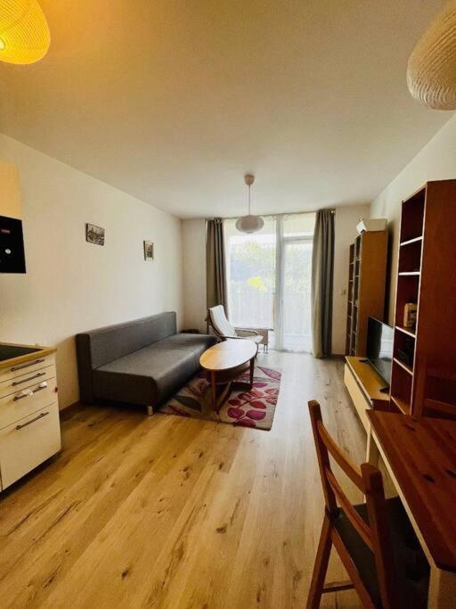 Appartamento Apartman V Bratislave Bratislava Esterno foto